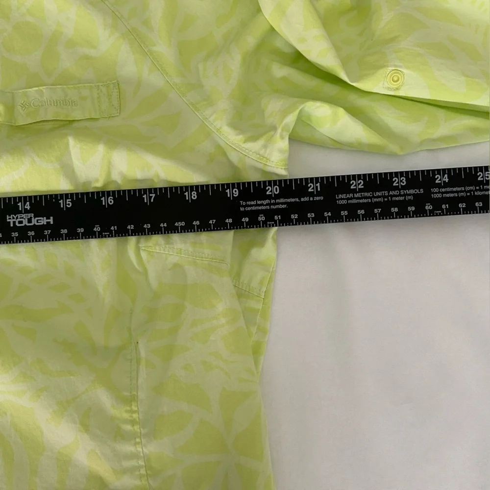Columbia Women’s Long Sleeve Activewear Shirt Green and White Medium